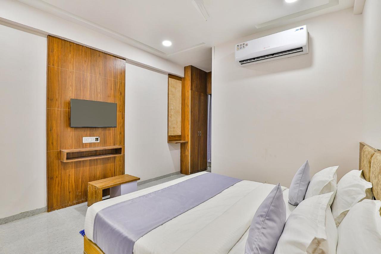Fabhotel Parkland A Ahmedabad Exterior photo