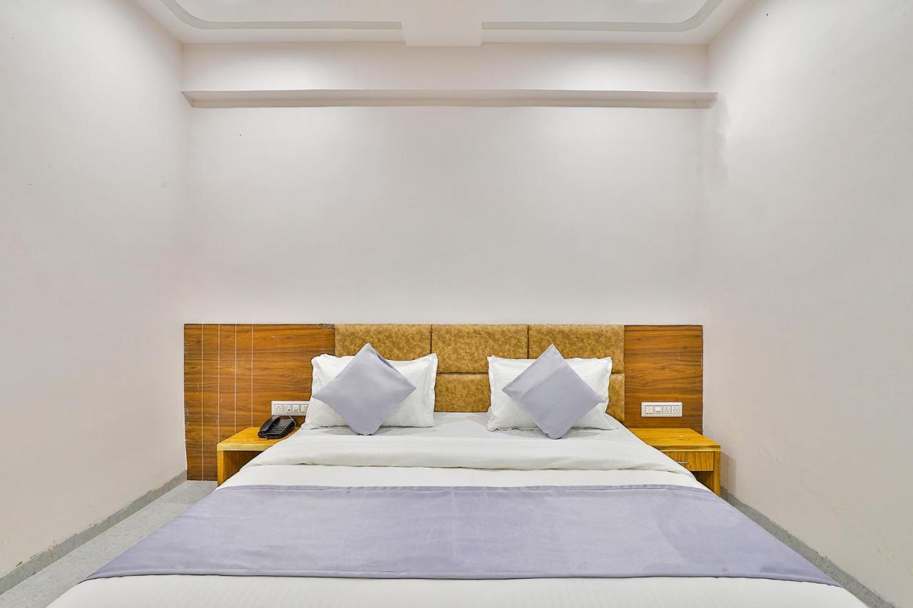 Fabhotel Parkland A Ahmedabad Exterior photo