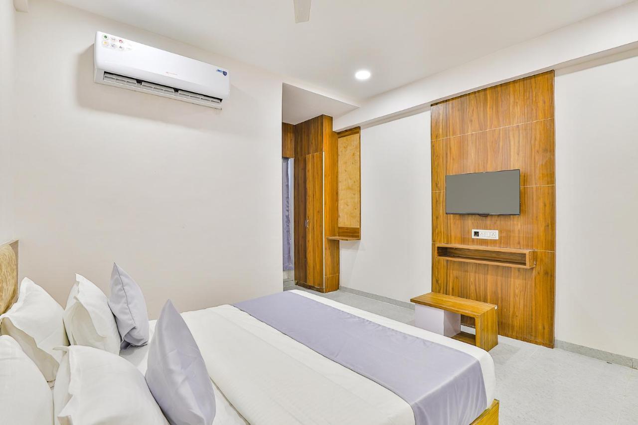 Fabhotel Parkland A Ahmedabad Exterior photo